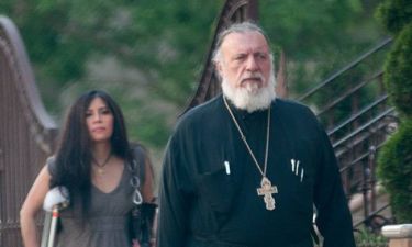 «Τέκνο μου έλα να κάνουμε ένα sex tape» - Ροζ σκάνδαλο με Έλληνα ορθόδοξο ιερέα