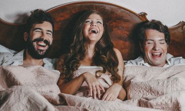 Πρωταγωνίστρια του Ταμάμ στο κρεβάτι με δυο άντρες