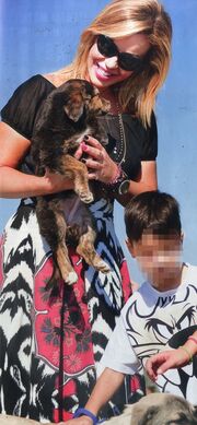 Λίλη-Ζαγοράκης: Με τα παιδιά του βόλτα σε pet shop 