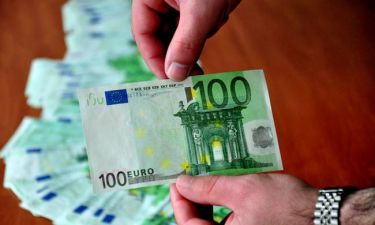 Χαράτσι 100 ευρώ το μήνα σε όλους τους ελεύθερους επαγγελματίες