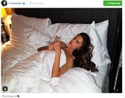 Irina Shayk: ξεπέρασε τα 150.000 likes η γυμνή φωτογραφία της στο κρεβάτι