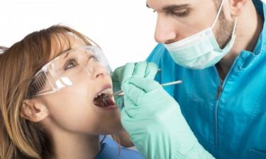 Οδοντική πλάκα: Οι σοβαρές επιπτώσεις σε ζωτικά όργανα αν την αμελήσετε