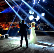 Ο λαμπερός γάμος ζευγαριού της ελληνικής showbiz (φωτό)
