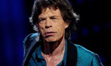 Δείτε τον Mick Jagger με δαντελένιο φόρεμα και μακιγιάζ στο πλευρό της γυναίκας του