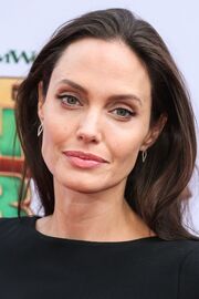  Σοκάρει και προκαλεί ιδιαίτερη ανησυχία η νέα αποστεωμένη φιγούρα της Angelina Jolie (φωτό)