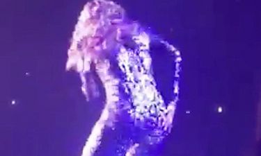 Jennifer Lopez: Σκίστηκε το κορμάκι της στα οπίσθια σε συναυλία της (φωτό)