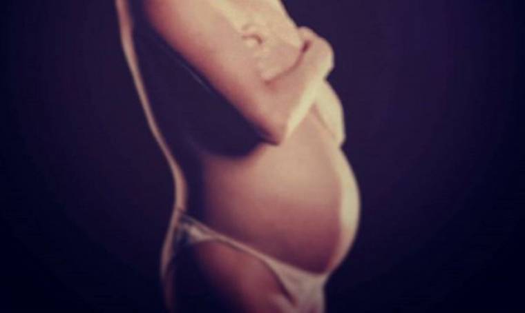 Για πρώτη φορά: Διάσημη ηθοποιός δημοσίευσε γυμνή της φωτογραφία από την περίοδο που ήταν έγκυος!