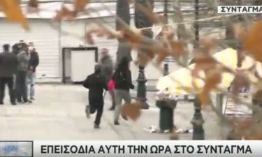ΕΚΤΑΚΤΟ: «Πεδίο μάχης» το κέντρο της Αθήνας – «Πνίγεται» στα χημικά και τις μολότοφ το Σύνταγμα
