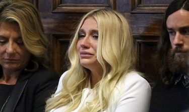 Kesha: Το δικαστήριο αποφάσισε να συνεχιστεί η συνεργασία της με τον παραγωγό της που την βίαζε