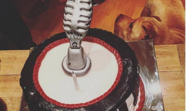 Ελληνίδα τραγουδίστρια έγινε 29 χρονών - Αυτή είναι η τούρτα-υπερπαραγωγή