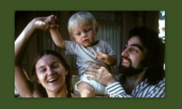 Η οικογενειακή φωτογραφία του DiCaprio που «έριξε» τα social media-Μάθετε τον λόγο