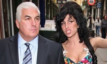 Amy Winehouse: Ξεσπά στο twiiter ο πατέρα της