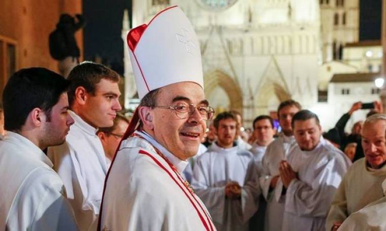 Le Monde: Αρχιεπίσκοπος μπλεγμένος σε σκάνδαλο παιδοφιλίας