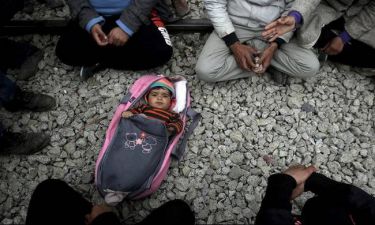 Ειδομένη: 24χρονη Σύρια έφερε στον κόσμο ένα κοριτσάκι