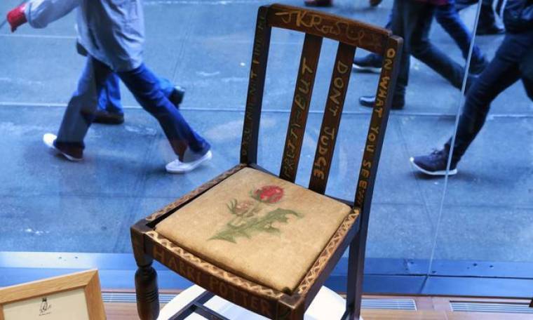 352.000 ευρώ για την καρέκλα της Τζοάν Κ. Ρόουλινγκ όταν δημιούργησε τον Χάρι Πότερ