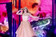 Eurovision 2016 – Αυστρία: Η ρομαντική Zoe, τα λουλούδια και τα... γαλλικά!