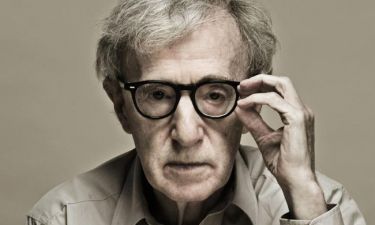 Woody Allen: «Είμαι 80 και αισθάνομαι νέος, φοράω και ακουστικό δεν ακούω»