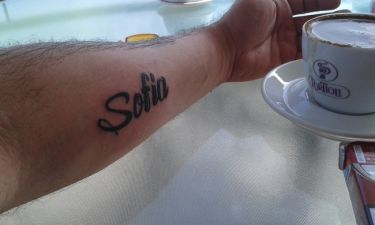 Ο σύντροφος της Βόσσου έκανε τατουάζ το όνομα της