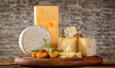 Η ουσία στο τυρί που το κάνει εξίσου εθιστικό με τα ναρκωτικά