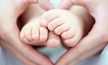 Συρρικνώνεται η γονιμότητα στην Ελλάδα-Ποιοι είναι οι λόγοι, ποιες οι επιπτώσεις