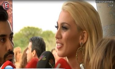 MAD VMA 2016: Σπυροπούλου: «Με έπιασε η βροχή, έρχομαι με ελικόπτερο και δεν το ξέρω;»