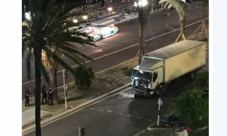 Επίθεση Νίκαια: Σοκάρει το βίντεο που δείχνει το φορτηγό να επιταχύνει πριν πέσει πάνω στο πλήθος