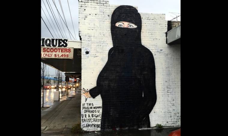 H Χίλαρι Κλίντον μουσουλμάνα. Ο αιρετικός street artist Lushlux αντεπιτίθεται στο Instagram