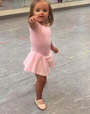 H κορούλα της ξεκίνησε μπαλέτοσ