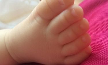Έλληνας ηθοποιός δημοσίευσε φωτογραφία της νεογέννητης κόρης του