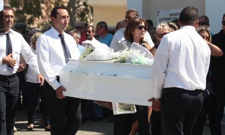 Τραγωδία στην Αίγινα: Θρήνος στην κηδεία της 5χρονης και του πατέρα της (pics)