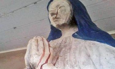 Ανατριχιαστικό βίντεο: Το άγαλμα της Παναγίας που αιμορραγεί από τα μάτια