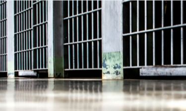 Σοκ: Γνωστός μάνατζερ βρέθηκε νεκρός στο κελί της φυλακής