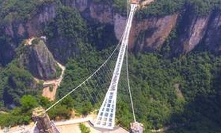 Άνοιξε για το κοινό η υψηλότερη γυάλινη γέφυρα στον πλανήτη