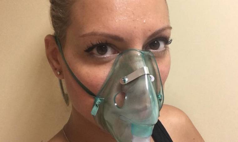 Η Αμέλια Αναστασάκη με μάσκα οξυγόνου! Τι συνέβη στη παρουσιάστρια;