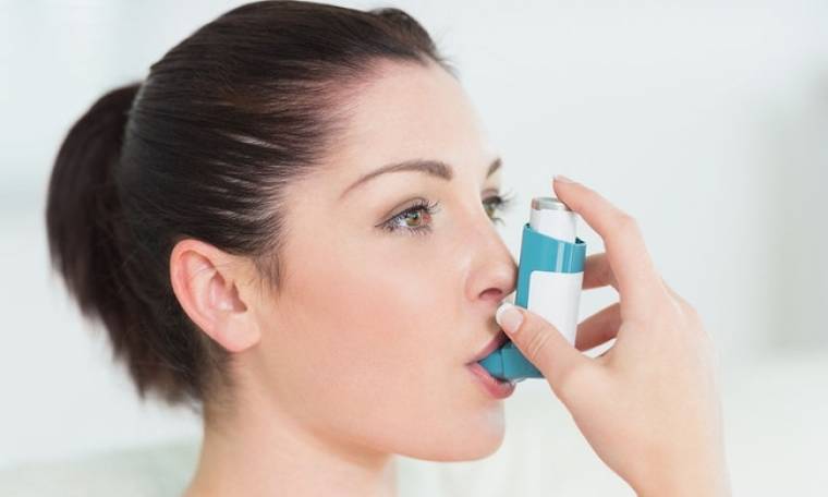 Η βιταμίνη που μειώνει στο μισό τις κρίσεις άσθματος