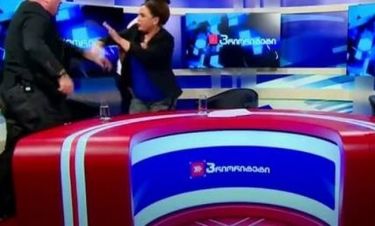 Μπουνιές και μπουγέλο on air σε debate πολιτικών στην Γεωργία (vid)
