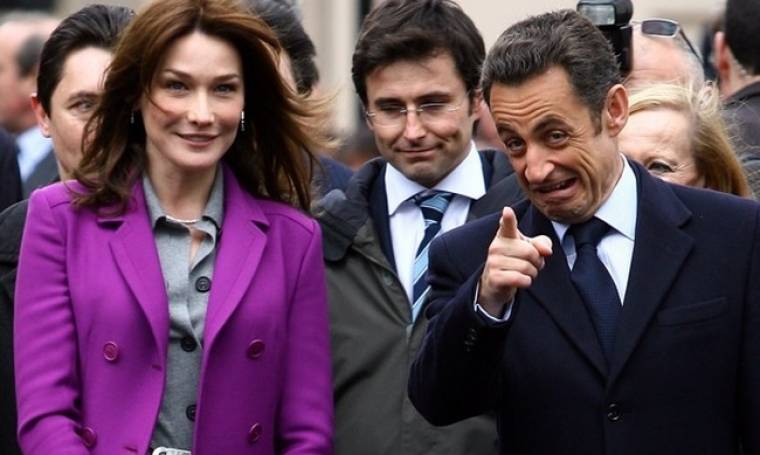 Ο Sarkozy υπερηφανευόταν για το στήθος της Bruni!