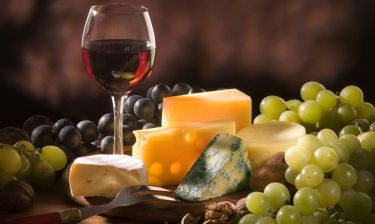Γιατί το τυρί και το κρασί αποτελούν τον τέλειο γευστικό συνδυασμό