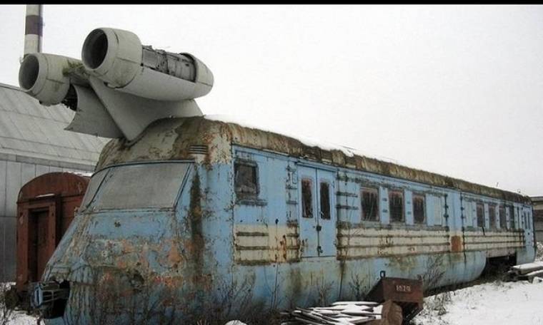 Το τρένο της σοβιετικής εποχής με μηχανές τζετ που σχεδόν «πετούσε»