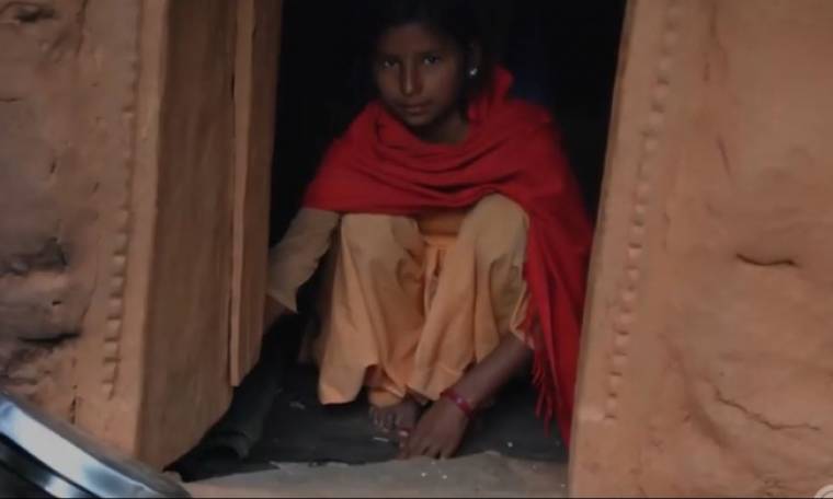 Νεπάλ: Τα κορίτσια με περίοδο θεωρούνται «μιαρά» και εξορίζονται