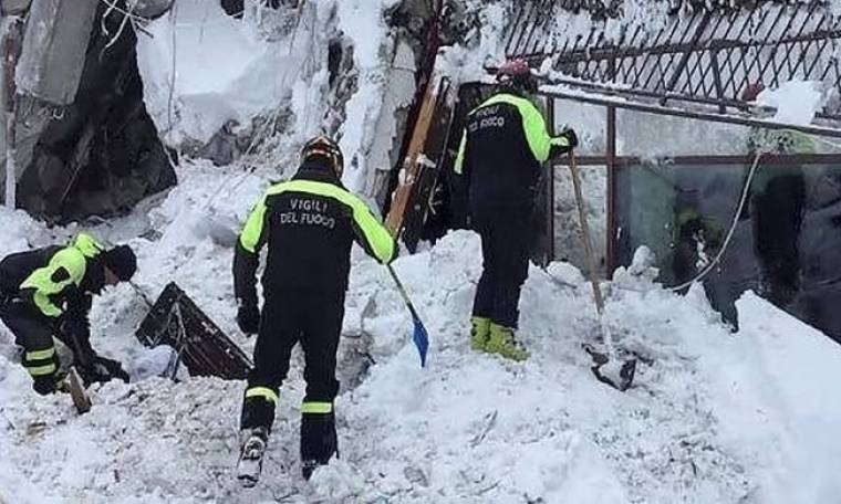 Χιονοστιβάδα - Ιταλία: Βρέθηκαν έξι άνθρωποι ζωντανοί στα συντρίμμια του ξενοδοχείου