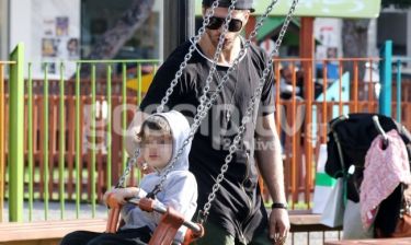 Γιώργος Μανίκας: Στην παιδική χαρά με το γιο του