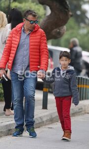 Γιώργος Λιάγκας: Απογευματινή βόλτα με το γιο του