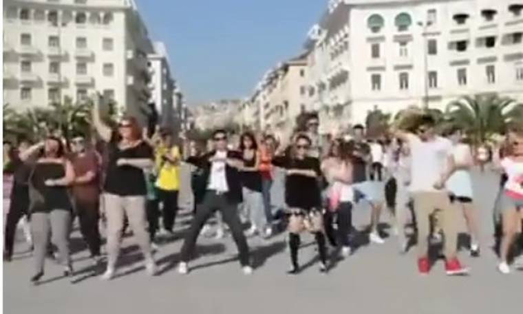 Θα κλάψετε από τα γέλια: Ο Τσανγκ από το Survivor χορεύει Gangnam Style στους δρόμους