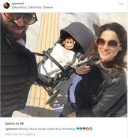 Χριστίνα Πομόνη: Βόλτα στον ήλιο με τον 1,5 μηνών γιο της και τον σύζυγό της