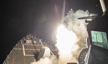 Ραγδαίες εξελίξεις: Ο Ντόναλντ Τραμπ εξαπέλυσε επίθεση με πυραύλους στη Συρία (Pics+Vids)