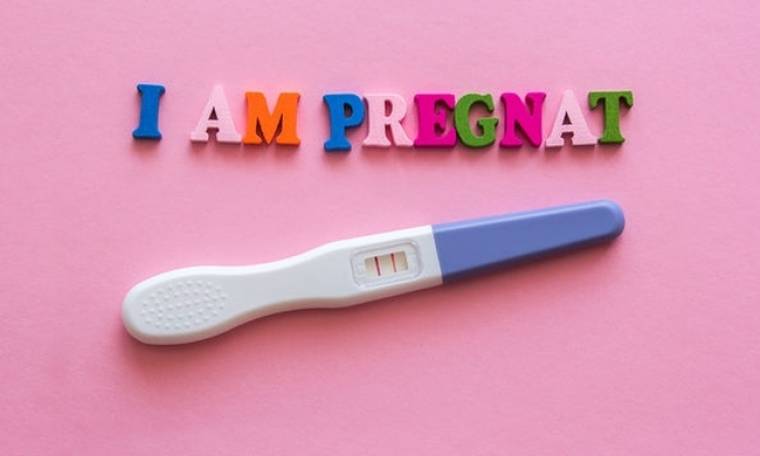 DIY τεστ εγκυμοσύνης; Κι όμως υπάρχει... Δείτε πώς θα μάθετε αν είστε έγκυες στο σπίτι