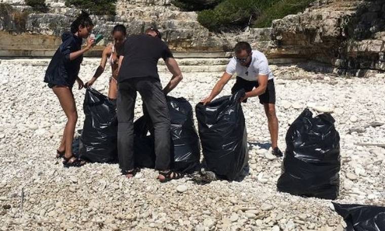 Η κόρη του Will Smith μάζεψε τα σκουπίδια από παραλία στους Αντίπαξους