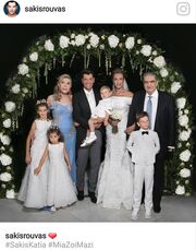 Γάμος Ρουβά-Ζυγούλη: Η πρώτη επίσημη φωτογραφία του ζευγαριού με τα παιδιά και τους κουμπάρους τους