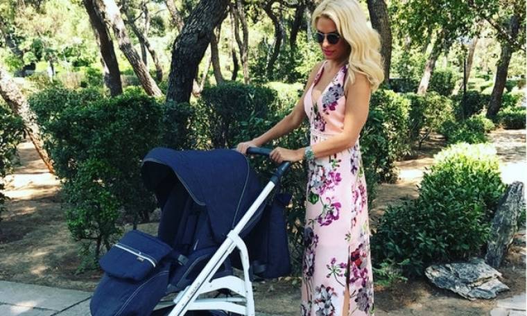 Η Ελένη Μενεγάκη ποζάρει με το καρότσι του μωρού στο instagram